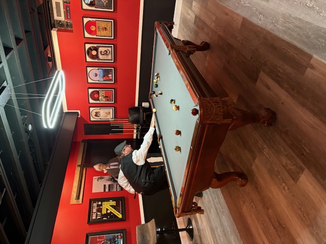 Pool table and music displays inside L7067